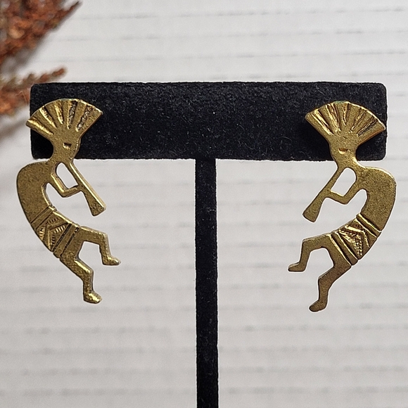 Vintage Brass Tone Metal Kokopelli Pierced Earrings - Picture 4 of 12